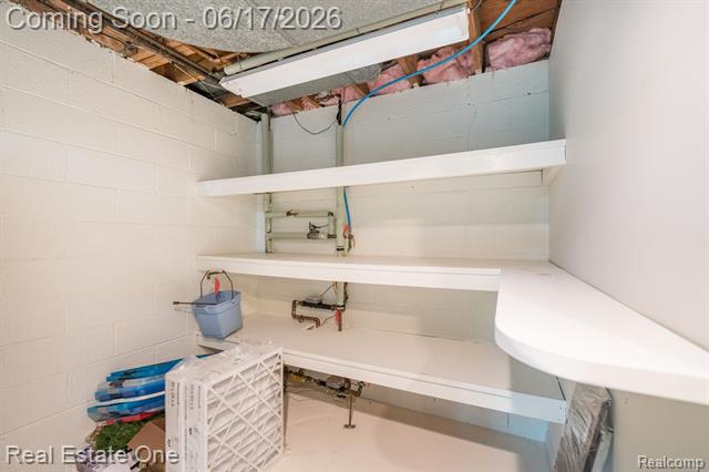 Builiding view forty two for 1632 Spotswood, Bloomfield Hills, MI. 48302