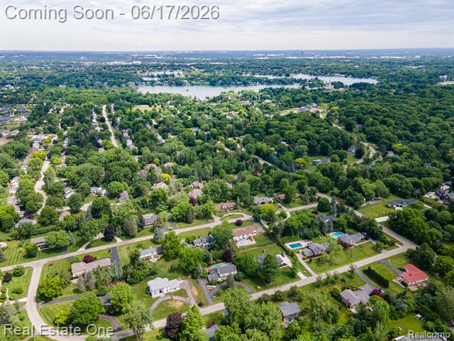 Builiding view sixty for 1632 Spotswood, Bloomfield Hills, MI. 48302
