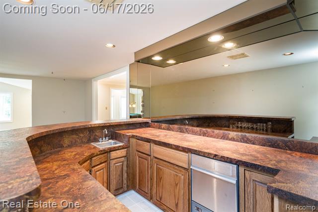 Builiding view twenty two for 1632 Spotswood, Bloomfield Hills, MI. 48302