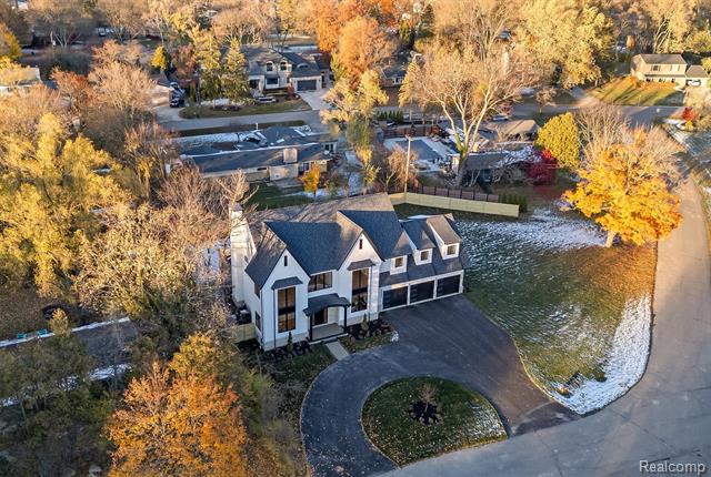 Builiding view forty for 2840 Bolingbroke, Troy, MI. 48084