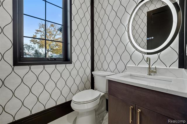 Builiding view fourteen for 2840 Bolingbroke, Troy, MI. 48084