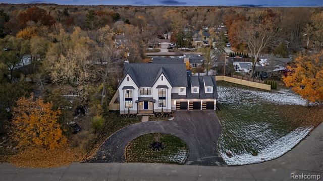 Builiding view one for 2840 Bolingbroke, Troy, MI. 48084