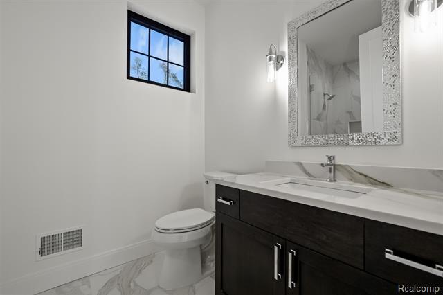 Builiding view twenty four for 2840 Bolingbroke, Troy, MI. 48084