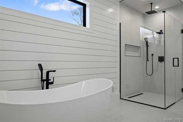 Builiding view twenty one for 2840 Bolingbroke, Troy, MI. 48084