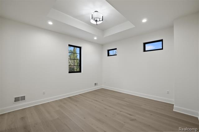 Builiding view twenty seven for 2840 Bolingbroke, Troy, MI. 48084