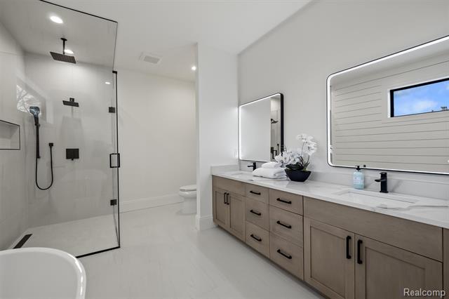 Builiding view twenty for 2840 Bolingbroke, Troy, MI. 48084