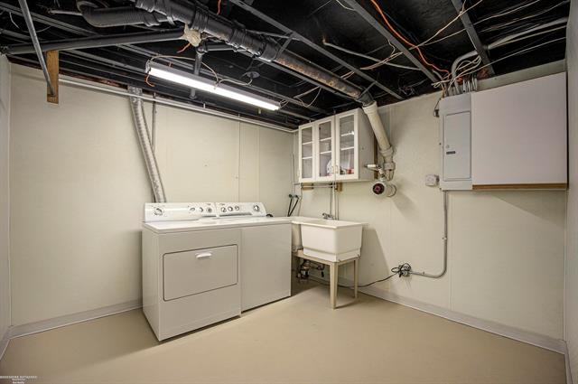 Builiding view ten for 3162 Mcclure, Troy, MI. 48084