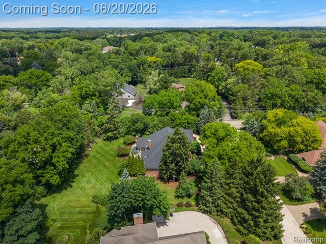 Builiding view fifty five for 5022 Lone Pine, Bloomfield Hills, MI. 48302