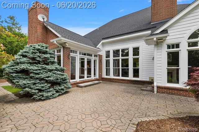 Builiding view fifty for 5022 Lone Pine, Bloomfield Hills, MI. 48302