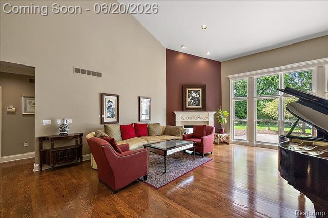 Builiding view five for 5022 Lone Pine, Bloomfield Hills, MI. 48302