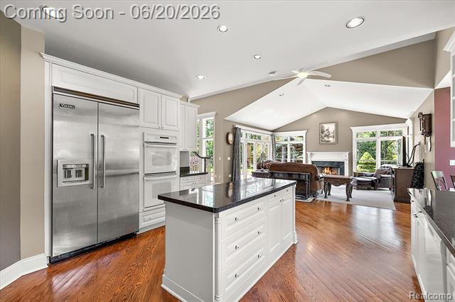 Builiding view fourteen for 5022 Lone Pine, Bloomfield Hills, MI. 48302