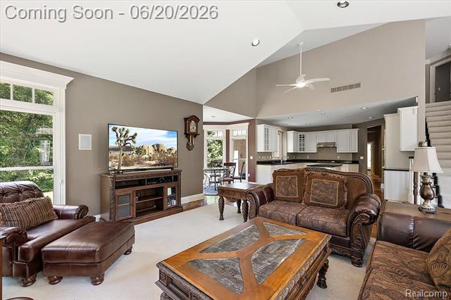 Builiding view nineteen for 5022 Lone Pine, Bloomfield Hills, MI. 48302
