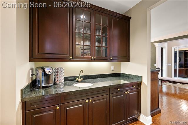 Builiding view ten for 5022 Lone Pine, Bloomfield Hills, MI. 48302