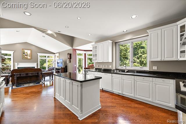 Builiding view thirteen for 5022 Lone Pine, Bloomfield Hills, MI. 48302
