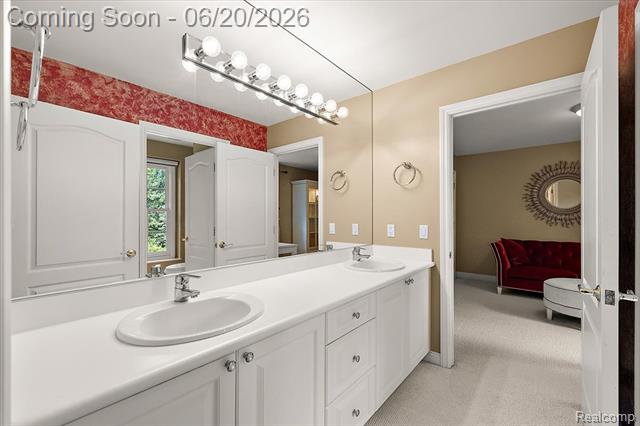 Builiding view thirty four for 5022 Lone Pine, Bloomfield Hills, MI. 48302