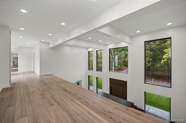 Builiding view fifteen for 1715 Lone Pine, Bloomfield Hills, MI. 48302