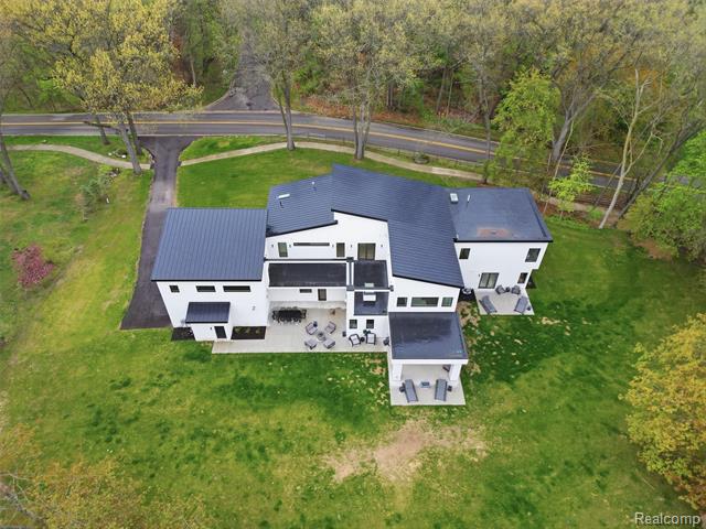 Builiding view forty eight for 1715 Lone Pine, Bloomfield Hills, MI. 48302