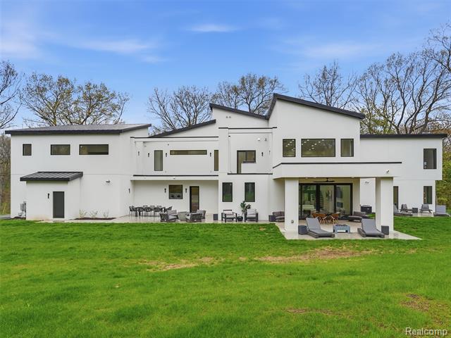 Builiding view forty five for 1715 Lone Pine, Bloomfield Hills, MI. 48302