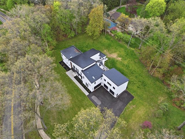 Builiding view forty seven for 1715 Lone Pine, Bloomfield Hills, MI. 48302