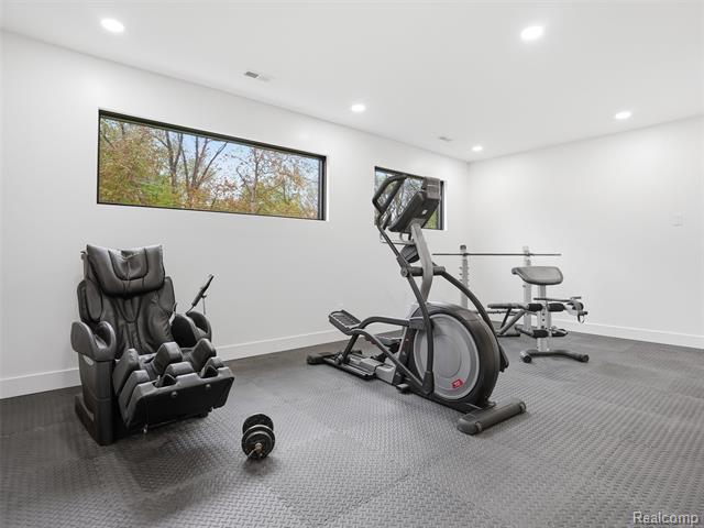 Builiding view forty two for 1715 Lone Pine, Bloomfield Hills, MI. 48302