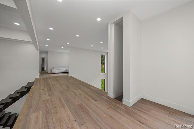 Builiding view fourteen for 1715 Lone Pine, Bloomfield Hills, MI. 48302