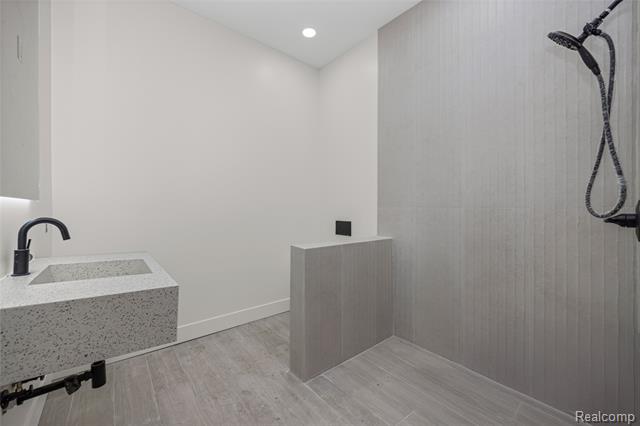 Builiding view nineteen for 1715 Lone Pine, Bloomfield Hills, MI. 48302