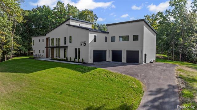 Builiding view one for 1715 Lone Pine, Bloomfield Hills, MI. 48302