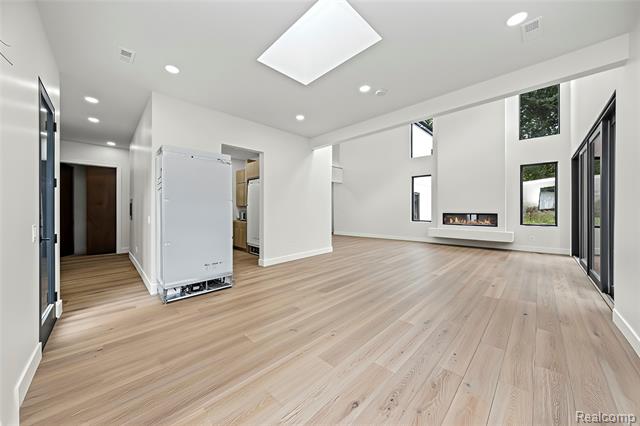 Builiding view seven for 1715 Lone Pine, Bloomfield Hills, MI. 48302