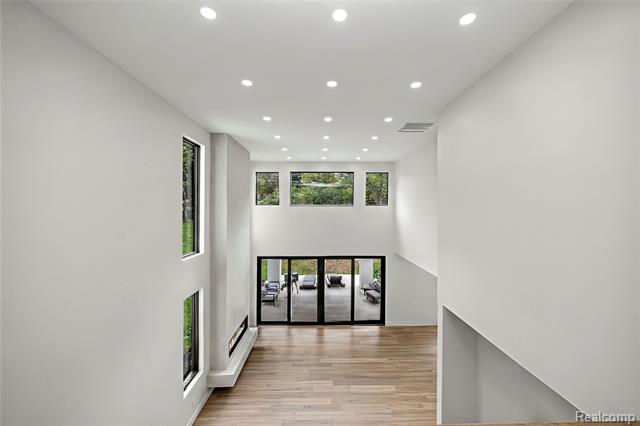 Builiding view sixteen for 1715 Lone Pine, Bloomfield Hills, MI. 48302