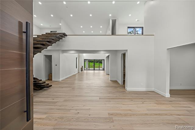 Builiding view thirteen for 1715 Lone Pine, Bloomfield Hills, MI. 48302