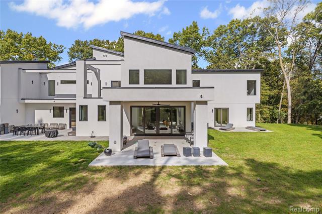 Builiding view thirty four for 1715 Lone Pine, Bloomfield Hills, MI. 48302