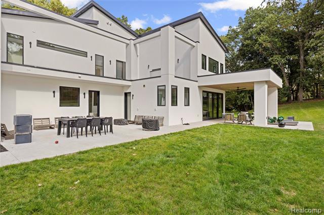 Builiding view twenty nine for 1715 Lone Pine, Bloomfield Hills, MI. 48302