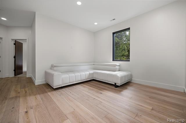 Builiding view twenty one for 1715 Lone Pine, Bloomfield Hills, MI. 48302