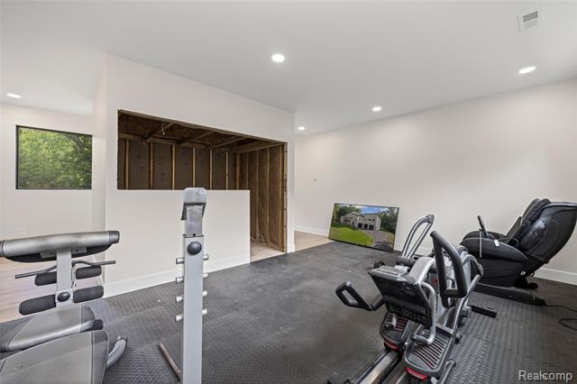 Builiding view twenty seven for 1715 Lone Pine, Bloomfield Hills, MI. 48302