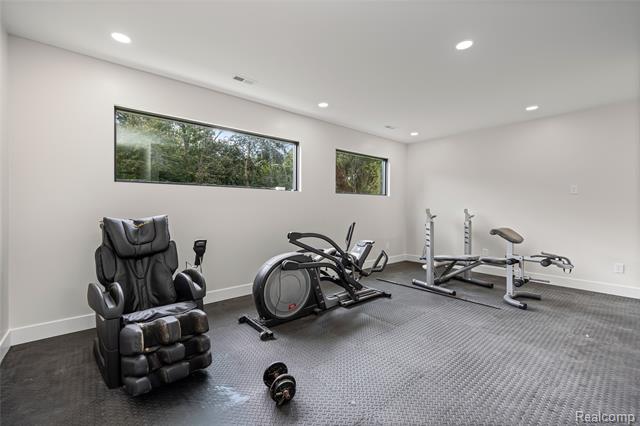 Builiding view twenty six for 1715 Lone Pine, Bloomfield Hills, MI. 48302