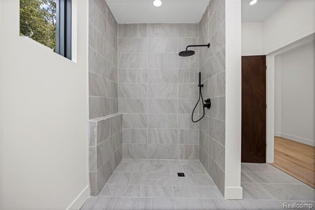 Builiding view twenty three for 1715 Lone Pine, Bloomfield Hills, MI. 48302