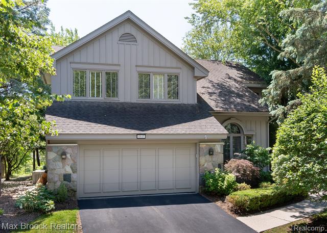 front view for 4845 Cliffside Dr, West Bloomfield, Mi. 48323