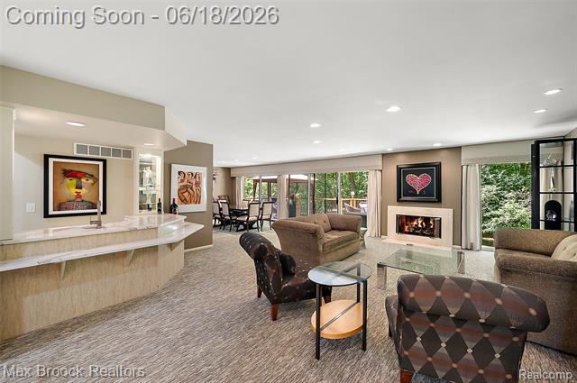 Builiding view eight for 4872 Cliffside, West Bloomfield, MI. 48323