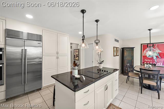 Builiding view eleven for 4872 Cliffside, West Bloomfield, MI. 48323