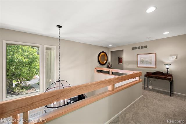 Builiding view fifteen for 4872 Cliffside, West Bloomfield, MI. 48323