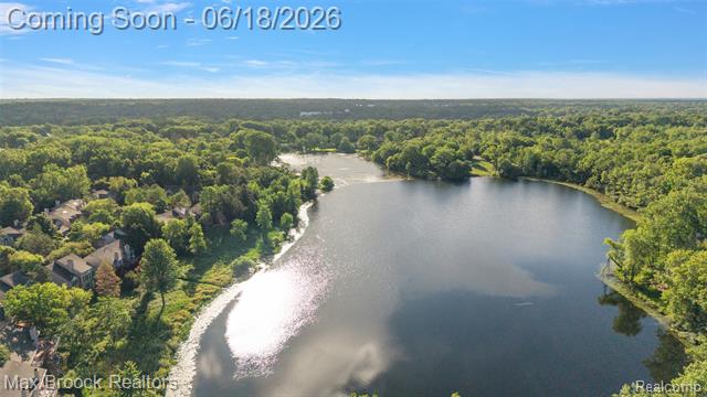 Builiding view thirty nine for 4872 Cliffside, West Bloomfield, MI. 48323