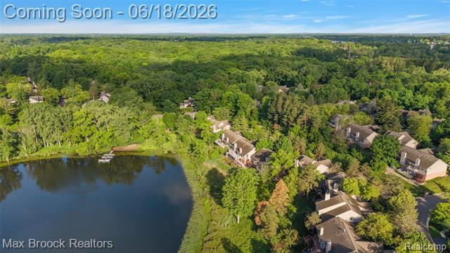 Builiding view thirty seven for 4872 Cliffside, West Bloomfield, MI. 48323
