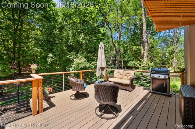 Builiding view thirty two for 4872 Cliffside, West Bloomfield, MI. 48323