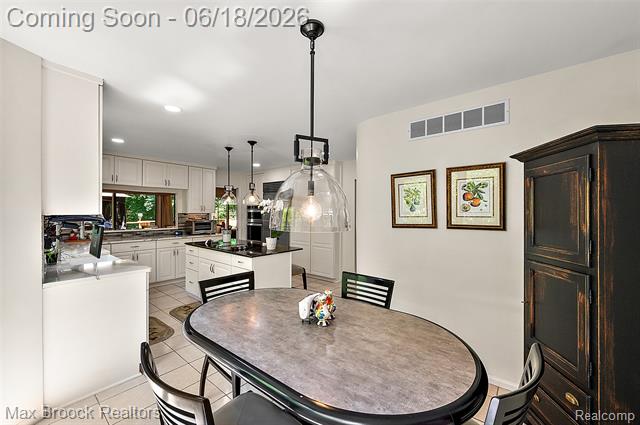 Builiding view twelve for 4872 Cliffside, West Bloomfield, MI. 48323