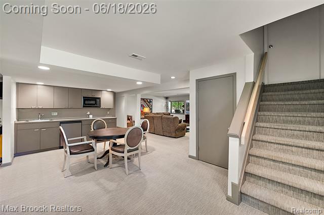 Builiding view twenty four for 4872 Cliffside, West Bloomfield, MI. 48323