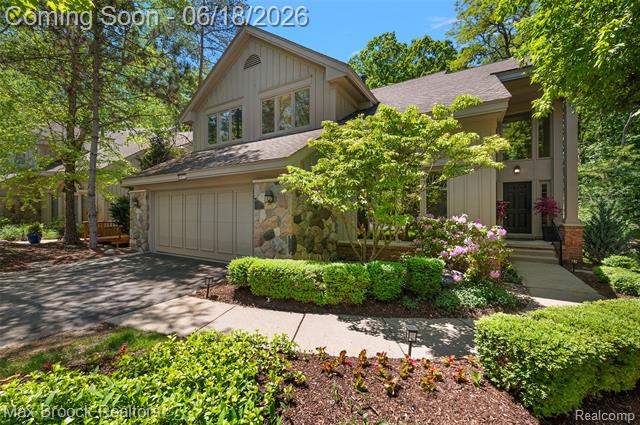 front view for 4872 Cliffside Dr, West Bloomfield, Mi. 48323