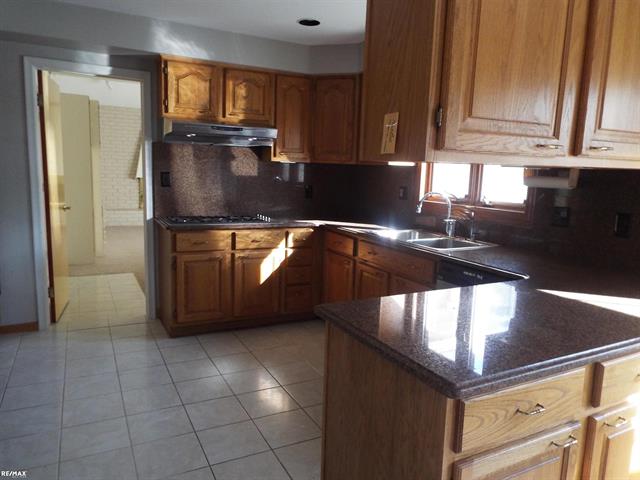 Builiding view five for 5008 Kings Gate Way, Bloomfield Hills, MI. 48302