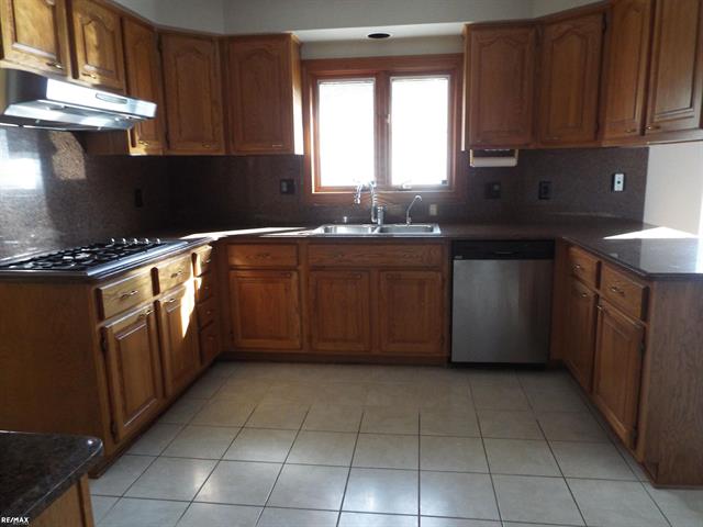 Builiding view six for 5008 Kings Gate Way, Bloomfield Hills, MI. 48302