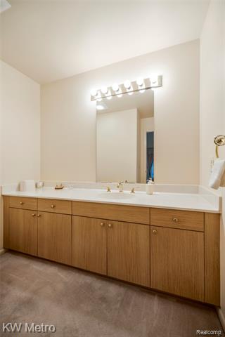 Builiding view fifty for 3086 Bloomfield Park, West Bloomfield, MI. 48323