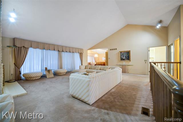 Builiding view forty two for 3086 Bloomfield Park, West Bloomfield, MI. 48323